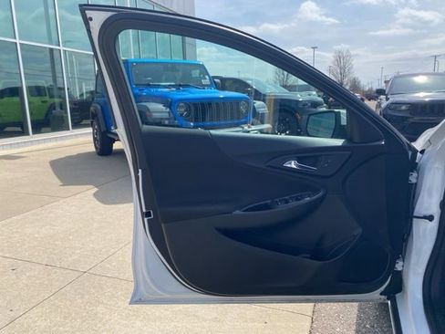 Used 2023 Chevrolet Malibu LT image 9