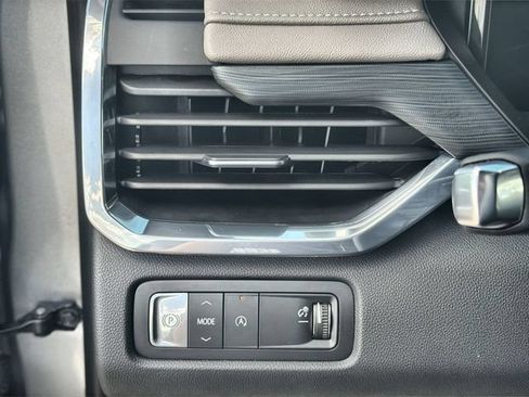Certified 2026 GMC Acadia Elevation w/ Elevation Premium Package FWD image 17
