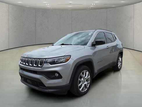 Certified 2022 Jeep Compass Latitude AWD/4WD image 11