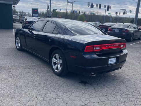 Used 2011 Dodge Charger SE RWD image 7