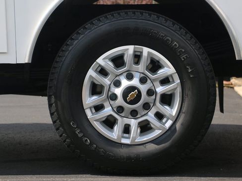 Used 2025 Chevrolet Silverado 2500 LT w/ Convenience Package AWD/4WD image 42