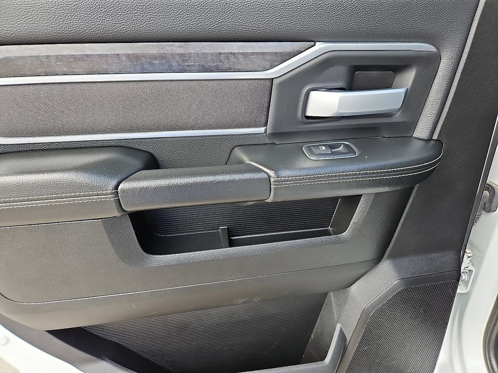 Used 2024 RAM 3500 Big Horn AWD/4WD image 18