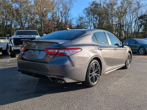 Used 2019 Toyota Camry SE image 4