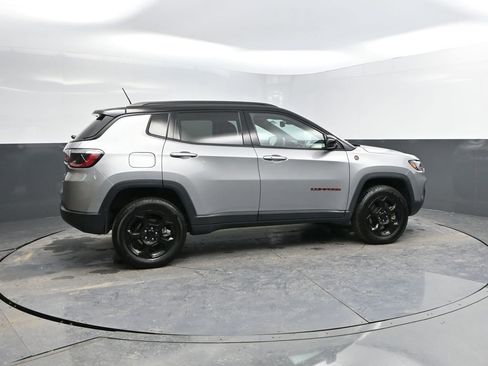 Used 2023 Jeep Compass Trailhawk image 8
