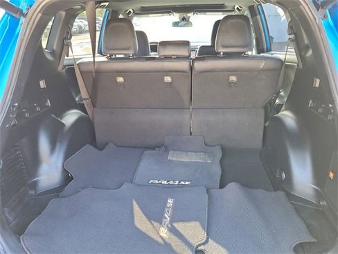 Used 2017 Toyota RAV4 SE image 29