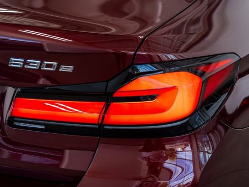 Used 2023 BMW 530e xDrive image 30