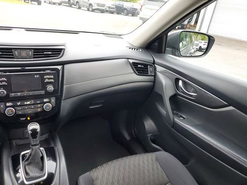 Used 2017 Nissan Rogue SV image 14