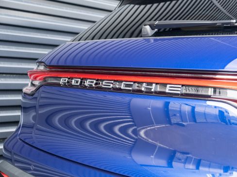 Certified 2026 Porsche Macan AWD/4WD image 40