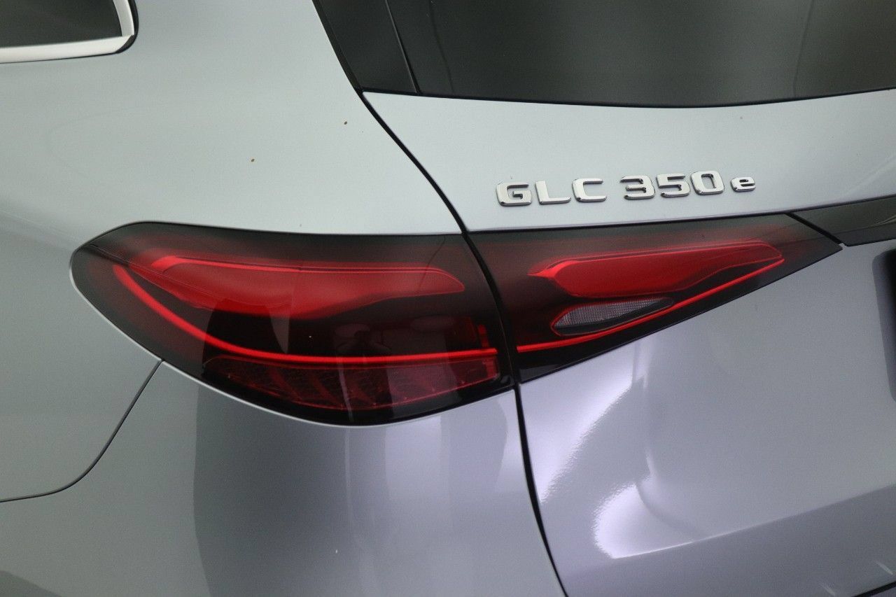 Used 2025 Mercedes-Benz GLC 350e 4MATIC image 18