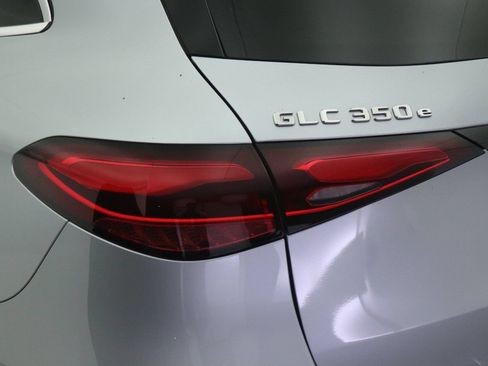 Used 2025 Mercedes-Benz GLC 350e 4MATIC image 18