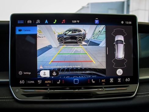 Certified 2025 Volkswagen Tiguan SE image 4