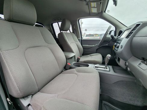 Used 2019 Nissan Frontier SV image 40