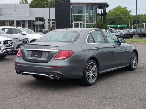 Used 2017 Mercedes-Benz E 300 4MATIC image 3