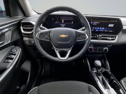 Used 2026 Chevrolet TrailBlazer LT w/ LT Cold Weather Package AWD/4WD image 15
