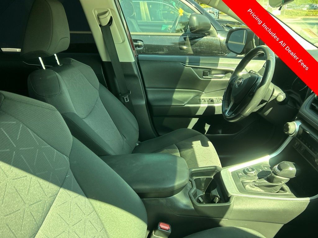 Used 2019 Toyota RAV4 XLE w/ Convenience Package AWD/4WD image 4