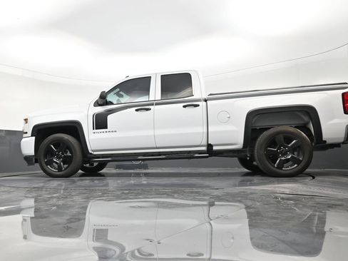 Used 2018 Chevrolet Silverado 1500 Custom w/ Custom Value Package RWD image 21
