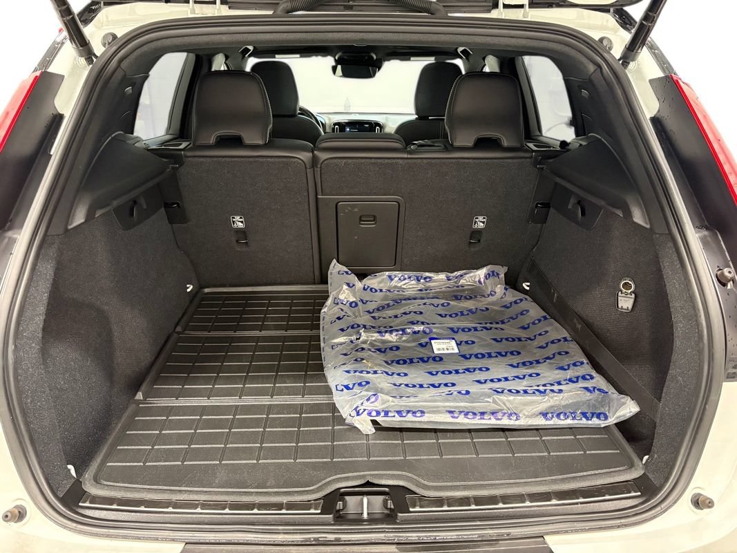 Used 2020 Volvo XC40 T5 R-Design AWD/4WD image 14