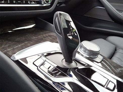 Certified 2023 BMW 530i xDrive w/ Premium Package image 16