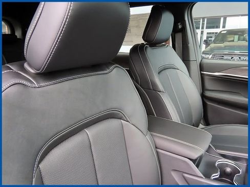 New 2026 Jeep Grand Cherokee L Limited AWD/4WD image 9