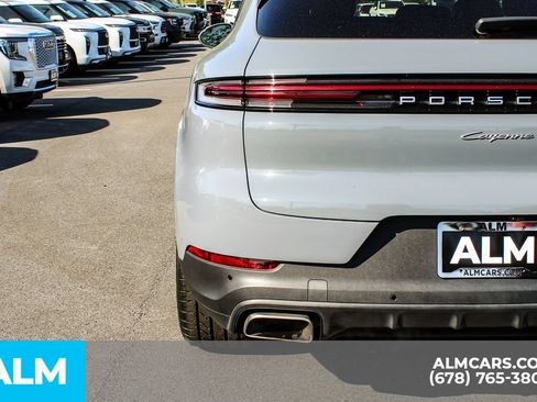 Used 2024 Porsche Cayenne AWD/4WD image 11