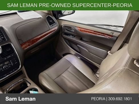 Used 2014 Chrysler Town & Country Touring-L w/ Driver Convenience Group FWD image 21