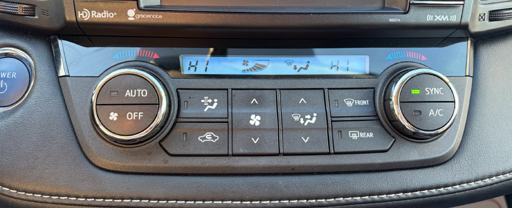 Used 2016 Toyota RAV4 XLE AWD/4WD image 12