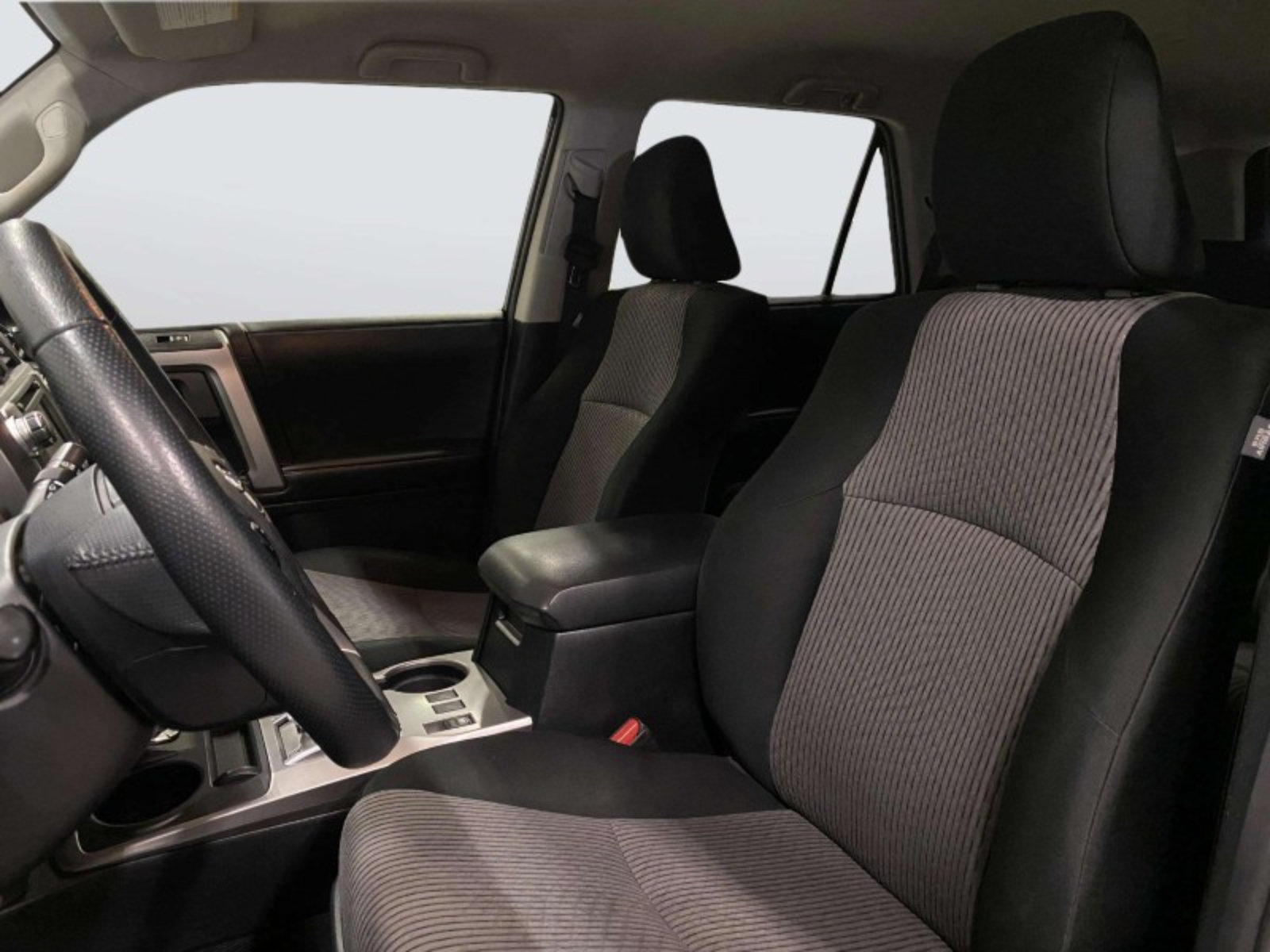 Used 2019 Toyota 4Runner SR5 AWD/4WD image 28