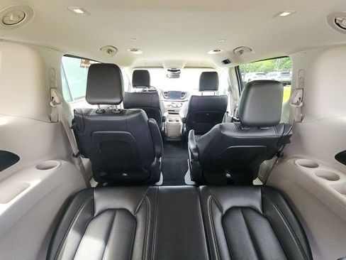 Used 2024 Chrysler Pacifica Limited FWD image 10