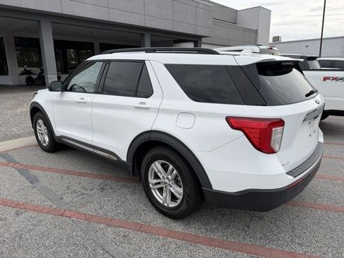 Used 2020 Ford Explorer XLT image 3