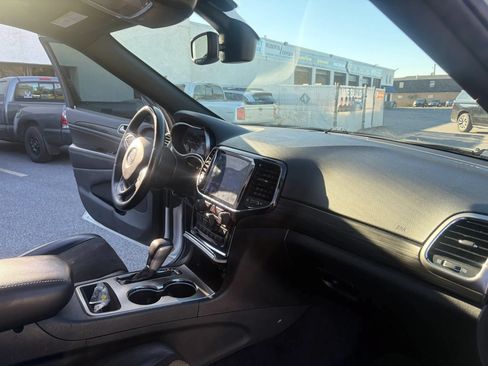 Used 2019 Jeep Grand Cherokee Altitude AWD/4WD image 35