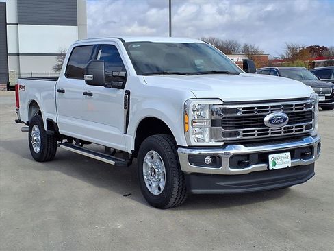 New 2026 Ford F250 XLT w/ FX4 Off-Road Package image 3