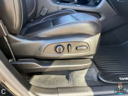 Used 2021 Chevrolet Traverse RS image 11