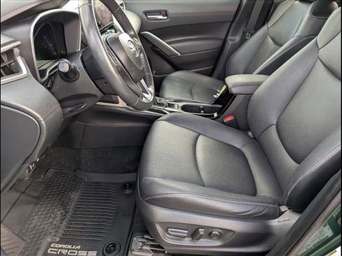 Used 2024 Toyota Corolla Cross XLE FWD image 9