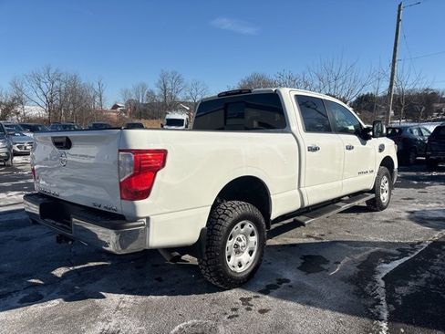 Used 2019 Nissan Titan SV image 7