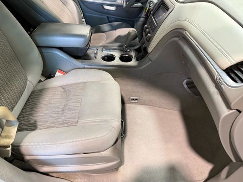 Used 2017 Chevrolet Traverse LS image 27