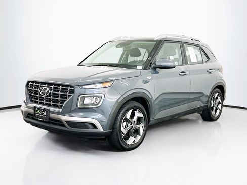 Used 2025 Hyundai Venue SEL image 3