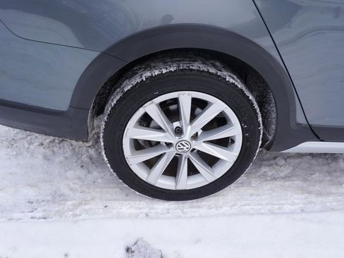 Used 2018 Volkswagen Golf Alltrack S image 11