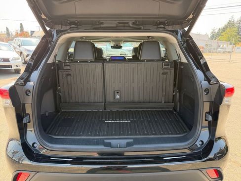 Used 2023 Toyota Highlander XLE AWD/4WD image 22