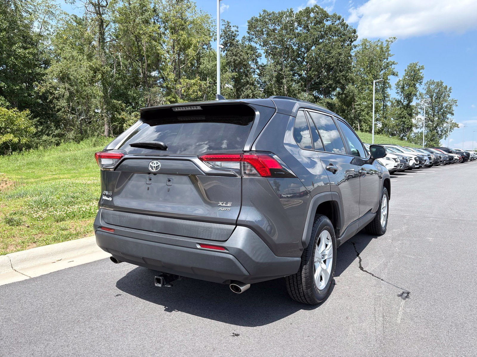 Used 2021 Toyota RAV4 XLE w/ Convenience Package AWD/4WD image 9