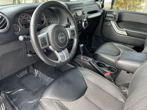 Used 2015 Jeep Wrangler Sport image 9