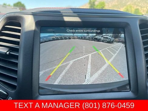 Used 2021 Jeep Cherokee Trailhawk w/ Technology Group AWD/4WD image 22