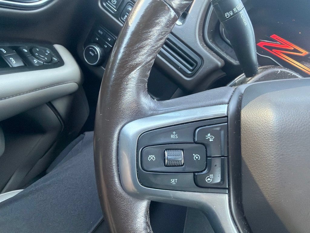 Used 2022 Chevrolet Suburban Z71 w/ Luxury Package AWD/4WD image 12