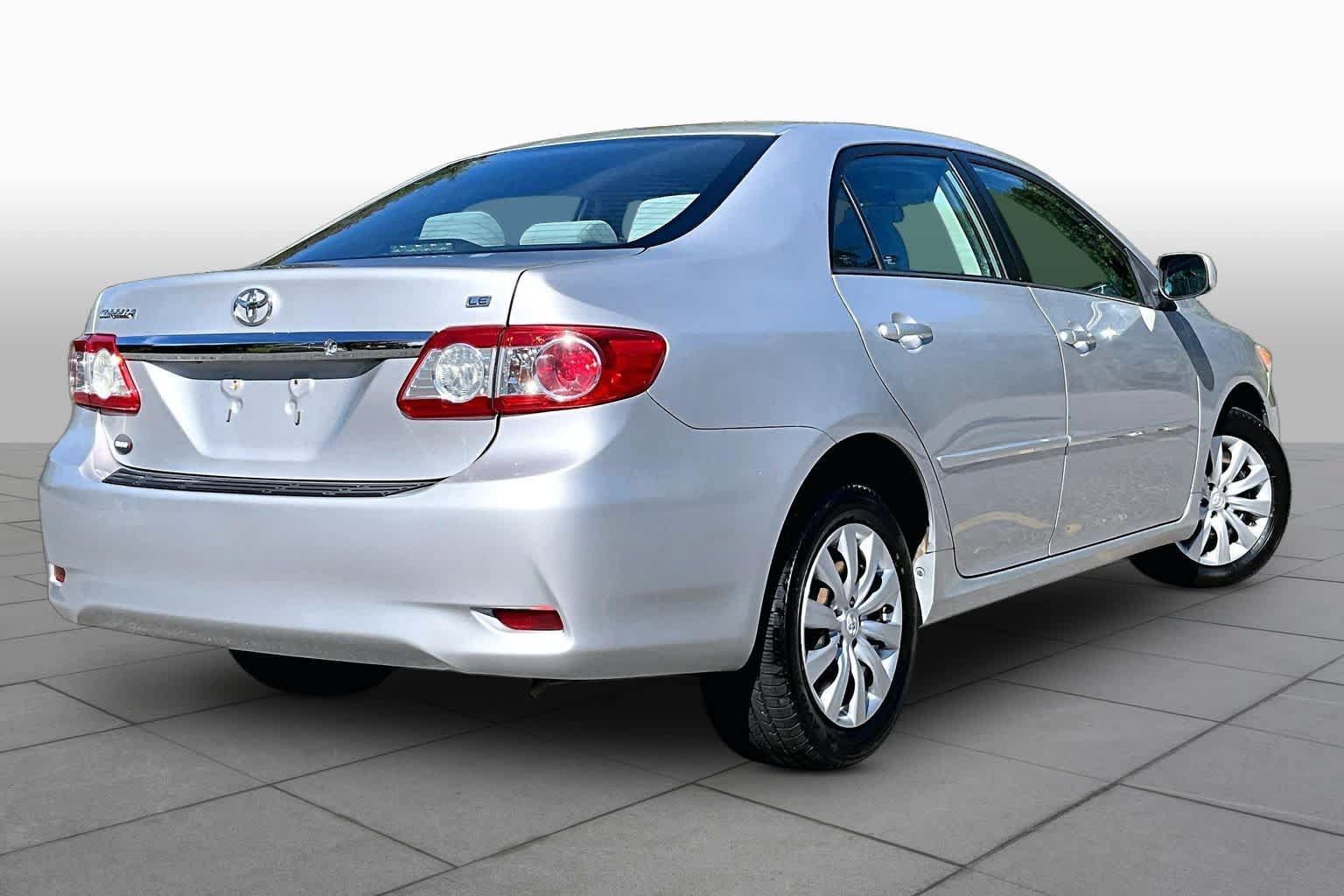 Used 2012 Toyota Corolla LE FWD image 13