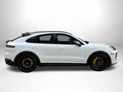 Used 2024 Porsche Cayenne Turbo GT AWD/4WD image 2