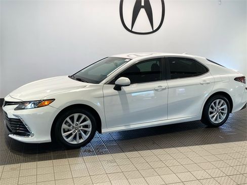 Used 2021 Toyota Camry LE w/ Carpet Mat Package (TMS) image 3