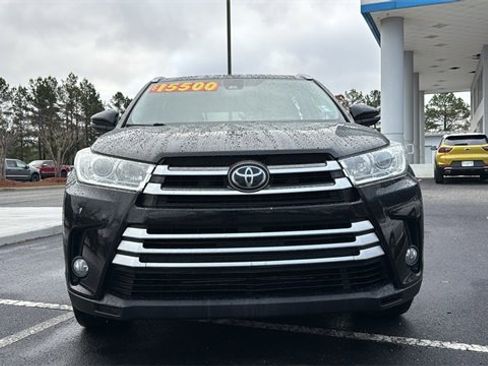 Used 2017 Toyota Highlander FWD V6 image 2