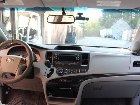 Used 2013 Toyota Sienna LE FWD image 15