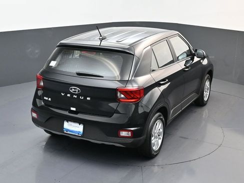Used 2026 Hyundai Venue SE FWD image 16