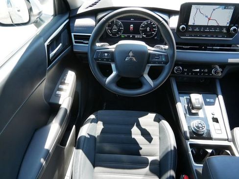 Used 2023 Mitsubishi Outlander SE AWD/4WD image 12