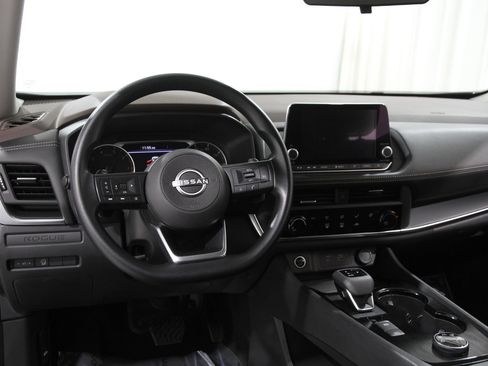 Used 2023 Nissan Rogue S image 6